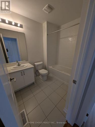 16 Durham Avenue, Barrie (Painswick South), ON - Indoor Photo Showing Bathroom