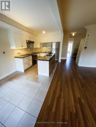 16 Durham Avenue, Barrie (Painswick South), ON - Indoor Photo Showing Kitchen