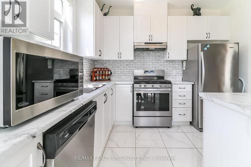 230 Roy Drive, Clearview (Stayner), ON - Indoor Photo Showing Kitchen With Upgraded Kitchen