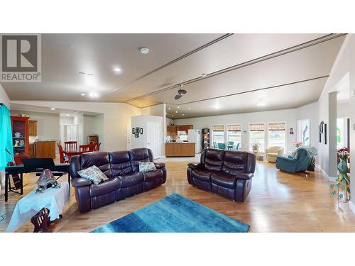 2506 Larch Avenue, Quesnel, BC - Indoor Photo Showing Other Room