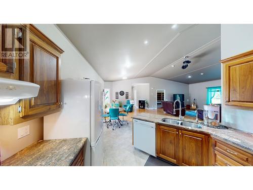 2506 Larch Avenue, Quesnel, BC - Indoor Photo Showing Kitchen With Double Sink