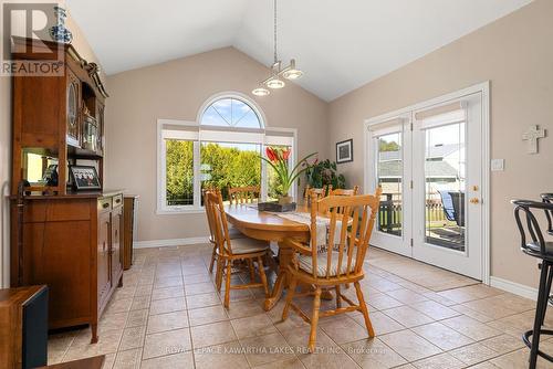 1407 Tracey'S Hill Road, Kawartha Lakes, ON - Indoor Photo Showing Dining Room