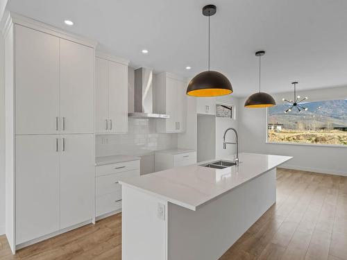 265 Rue Cheval Noir, Kamloops, BC - Indoor Photo Showing Kitchen With Double Sink With Upgraded Kitchen