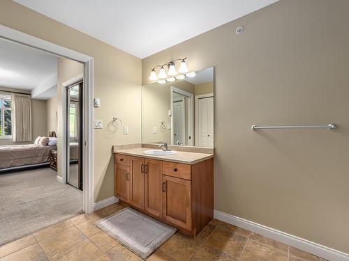 307-1390 Hillside Drive, Kamloops, BC - Indoor Photo Showing Bathroom