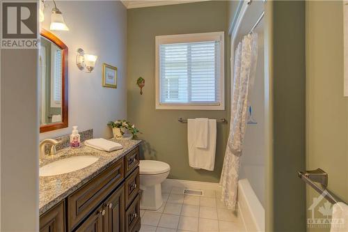 351 Emerald Street, Kingston, ON - Indoor Photo Showing Bathroom