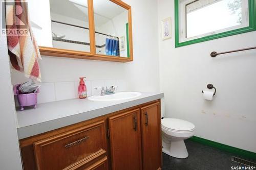 702 Second Street, Estevan, SK - Indoor Photo Showing Bathroom