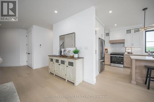 769 Gatestone Road, London, ON - Indoor Photo Showing Kitchen With Upgraded Kitchen