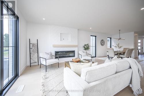 769 Gatestone Road, London, ON - Indoor Photo Showing Living Room With Fireplace