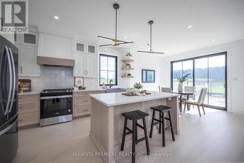 769 Gatestone Road, London, ON - Indoor Photo Showing Kitchen With Upgraded Kitchen