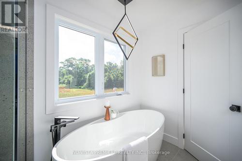 769 Gatestone Road, London, ON - Indoor Photo Showing Bathroom