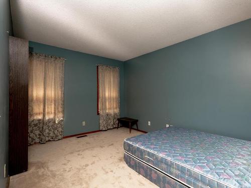 1594 Hillcrest Ave, Kamloops, BC - Indoor Photo Showing Bedroom