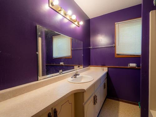 1594 Hillcrest Ave, Kamloops, BC - Indoor Photo Showing Bathroom