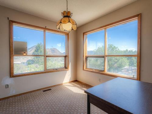 1594 Hillcrest Ave, Kamloops, BC - Indoor Photo Showing Other Room