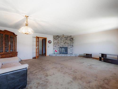 1594 Hillcrest Ave, Kamloops, BC - Indoor With Fireplace