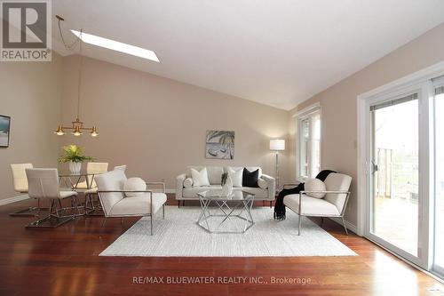 24 - 90 Ontario Street S, Lambton Shores (Grand Bend), ON - Indoor Photo Showing Living Room