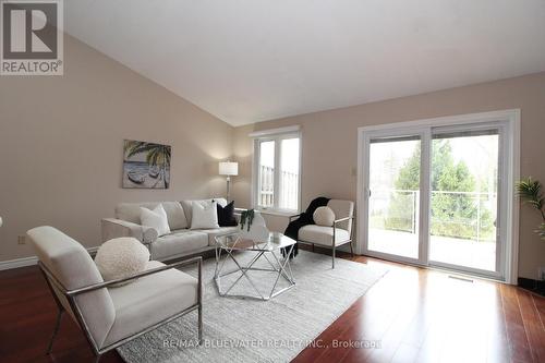 24 - 90 Ontario Street S, Lambton Shores (Grand Bend), ON - Indoor Photo Showing Living Room