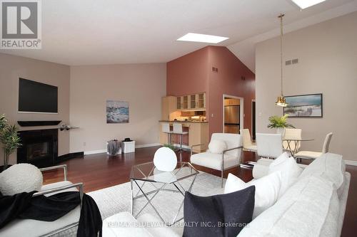 24 - 90 Ontario Street S, Lambton Shores (Grand Bend), ON - Indoor Photo Showing Living Room