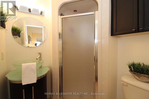 24 - 90 Ontario Street S, Lambton Shores (Grand Bend), ON - Indoor Photo Showing Bathroom