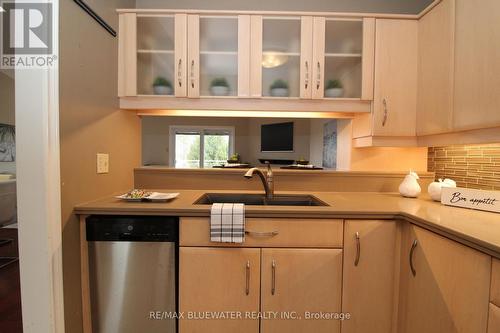 24 - 90 Ontario Street S, Lambton Shores (Grand Bend), ON - Indoor Photo Showing Kitchen With Double Sink