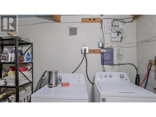 701 Ross Avenue, Penticton, BC - Indoor Photo Showing Laundry Room