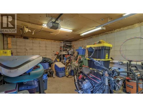 701 Ross Avenue, Penticton, BC - Indoor Photo Showing Garage