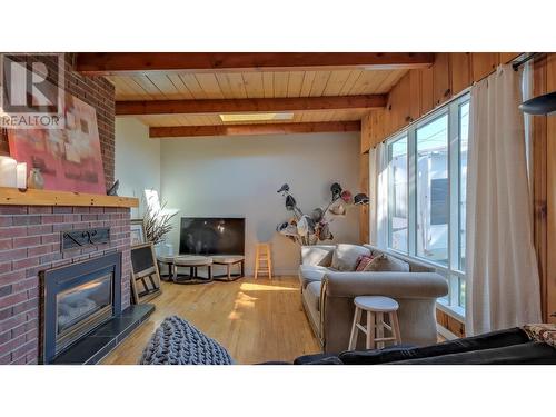 701 Ross Avenue, Penticton, BC - Indoor Photo Showing Living Room With Fireplace