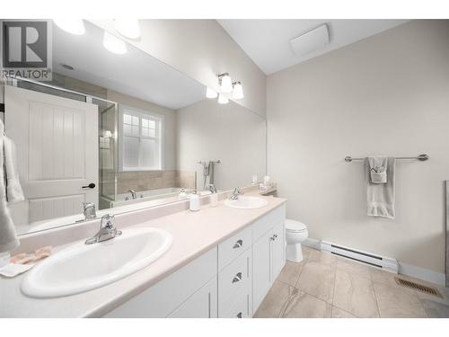 2450 Radio Tower Road Unit# 201, Oliver, BC - Indoor Photo Showing Bathroom