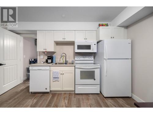 2450 Radio Tower Road Unit# 201, Oliver, BC - Indoor Photo Showing Kitchen