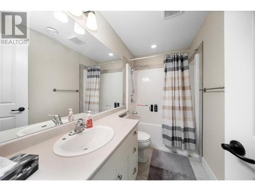 2450 Radio Tower Road Unit# 201, Oliver, BC - Indoor Photo Showing Bathroom