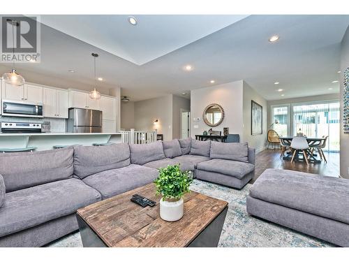 2450 Radio Tower Road Unit# 201, Oliver, BC - Indoor Photo Showing Living Room