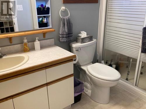 main bathroom - 2214 Lakeview Drive, Blind Bay, BC - Indoor Photo Showing Bathroom