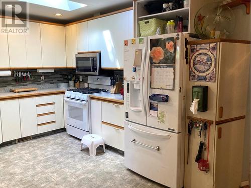 2214 Lakeview Drive, Blind Bay, BC - Indoor Photo Showing Kitchen