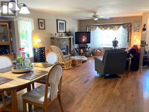 2214 Lakeview Drive, Blind Bay, BC - Indoor Photo Showing Dining Room