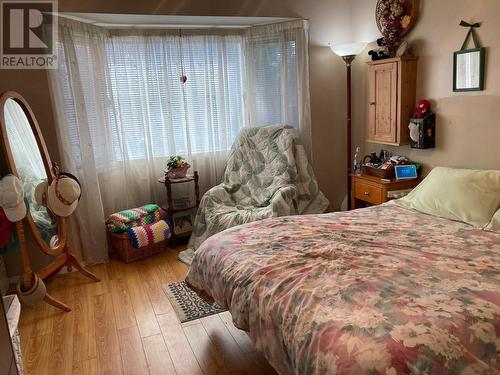 2214 Lakeview Drive, Blind Bay, BC - Indoor Photo Showing Bedroom