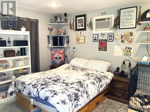 2214 Lakeview Drive, Blind Bay, BC - Indoor Photo Showing Bedroom