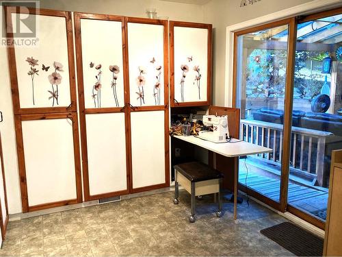 hide away crafting table - 2214 Lakeview Drive, Blind Bay, BC - Indoor Photo Showing Other Room