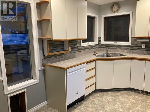 2214 Lakeview Drive, Blind Bay, BC - Indoor Photo Showing Kitchen With Double Sink