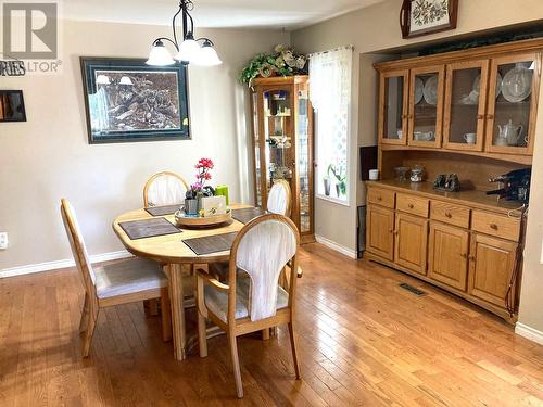 2214 Lakeview Drive, Blind Bay, BC - Indoor Photo Showing Dining Room