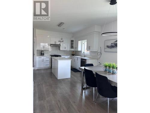 1529 Rosewood  Lane, Castlegar, BC - Indoor Photo Showing Kitchen