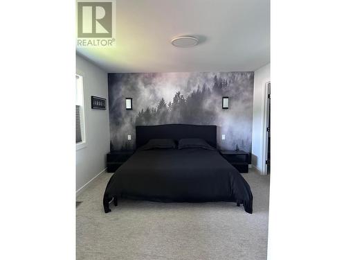 1529 Rosewood  Lane, Castlegar, BC - Indoor Photo Showing Bedroom