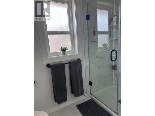 1529 Rosewood  Lane, Castlegar, BC - Indoor Photo Showing Bathroom