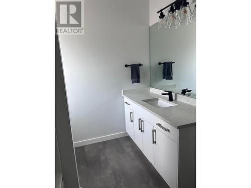 1529 Rosewood  Lane, Castlegar, BC - Indoor Photo Showing Bathroom