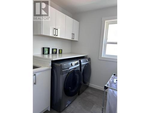 1529 Rosewood  Lane, Castlegar, BC - Indoor Photo Showing Laundry Room