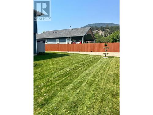 1529 Rosewood  Lane, Castlegar, BC - Outdoor