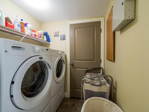 29-1055 Aberdeen Drive, Kamloops, BC - Indoor Photo Showing Laundry Room