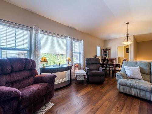 29-1055 Aberdeen Drive, Kamloops, BC - Indoor Photo Showing Living Room