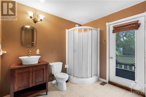 1096 St Pierre Road, Embrun, ON - Indoor Photo Showing Bathroom