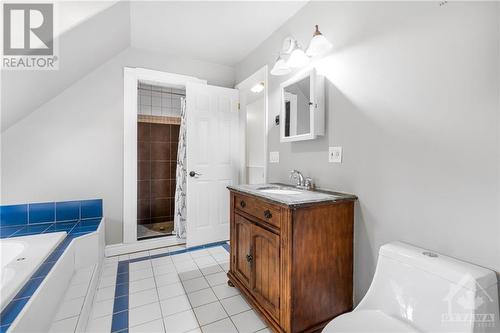 1096 St Pierre Road, Embrun, ON - Indoor Photo Showing Bathroom