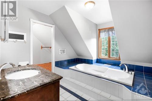 1096 St Pierre Road, Embrun, ON - Indoor Photo Showing Bathroom