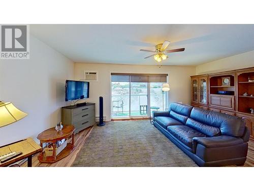 4801 89Th Street Unit# 202, Osoyoos, BC - Indoor Photo Showing Living Room